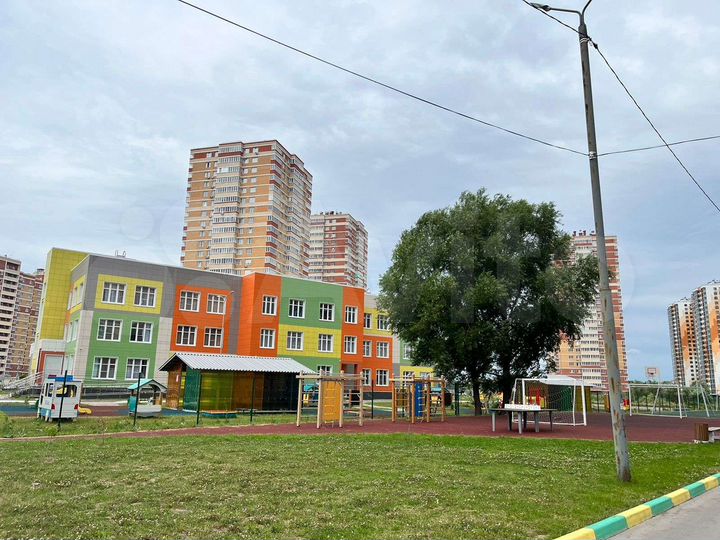 2-к. квартира, 65 м², 7/14 эт.