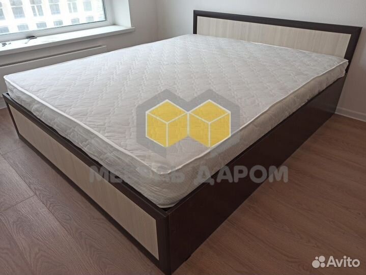 Кровать с матрасом