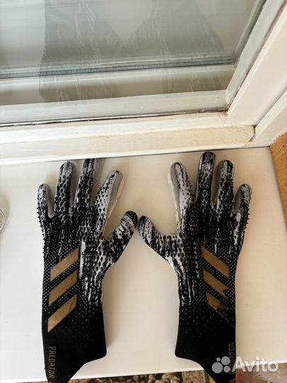 Вратарские перчатки