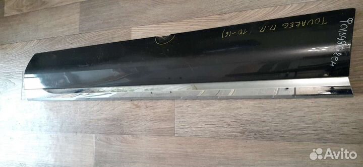 VW Tuareg молдинг двери передней правой