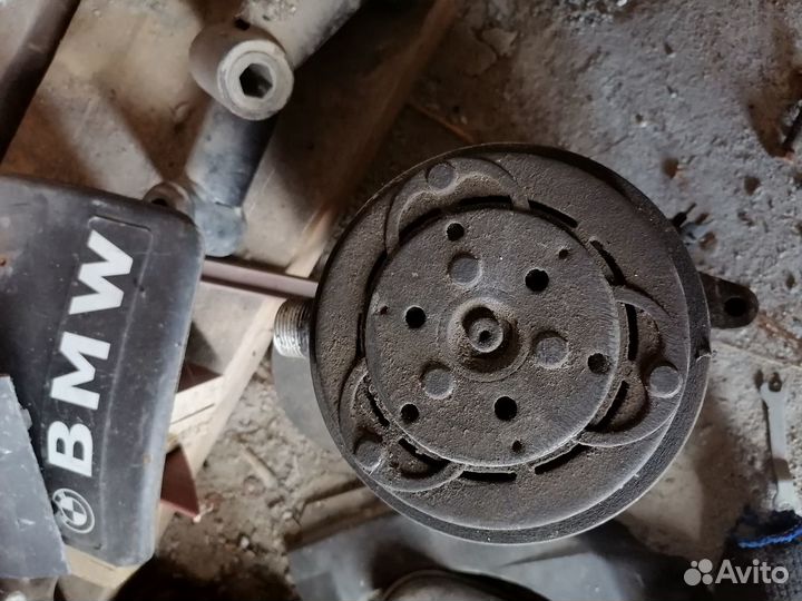 Компрессор кондиционера бмв735 е32