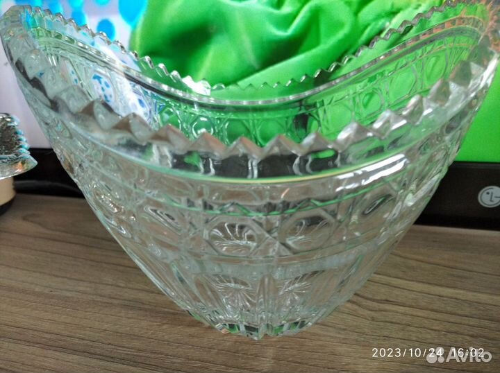 Хрустальная и фарфоровая посуда