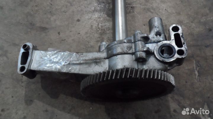 Насос масляный в сборе с шестеренкой Scania R420