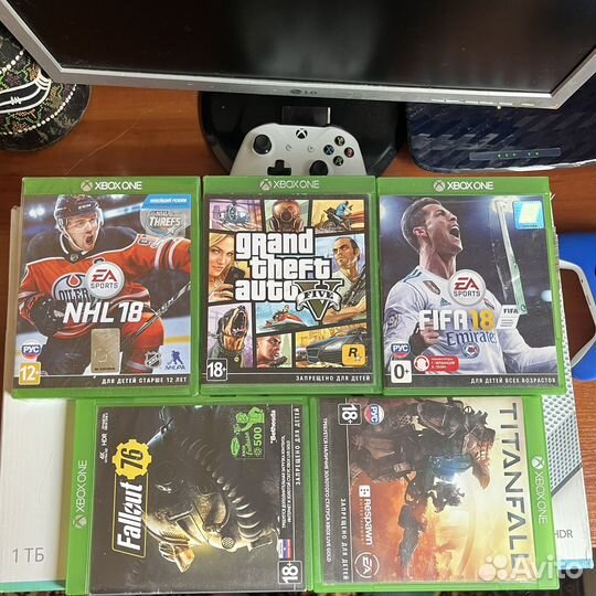 Xbox One s 2 геймпада 1tb