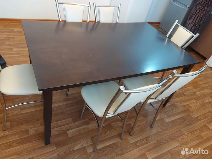 Стол обеденный из массива