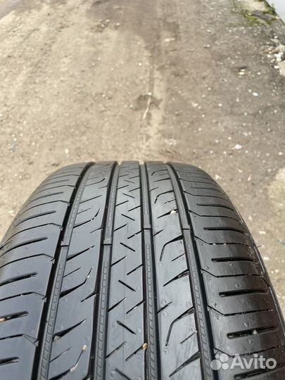 Goodyear EfficientGrip 235/50 R19