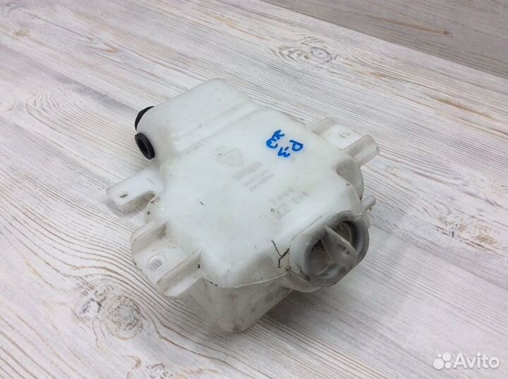 Бачок омывателя заднего стекла задний Mitsubishi