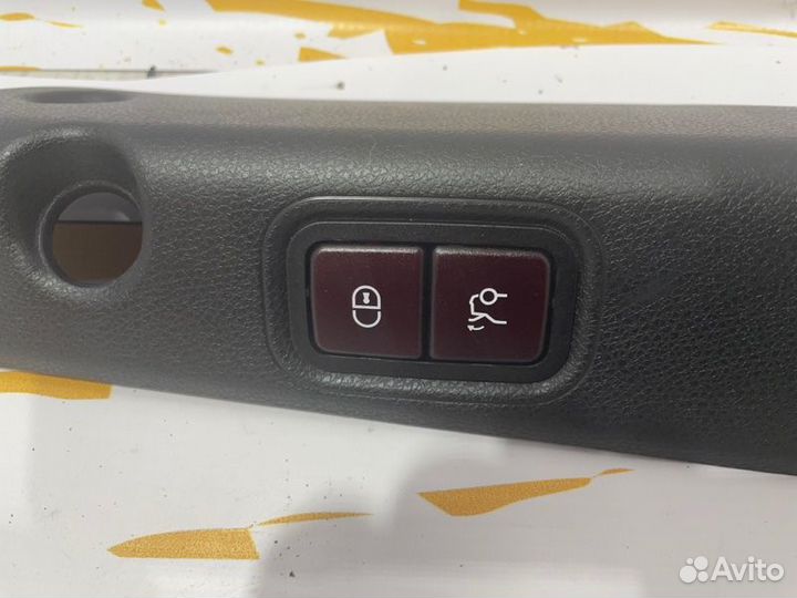 Обшивка на крышку багажника Mercedes W213 2.0D