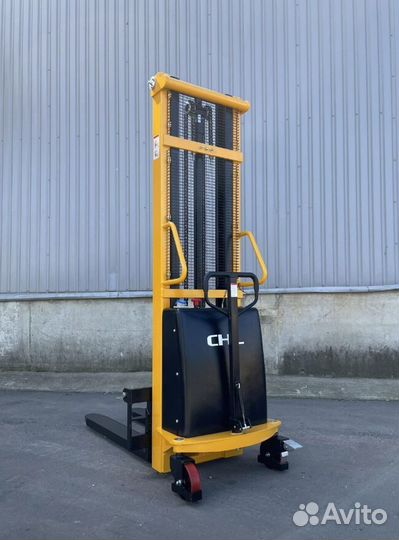 Штабелер с грузоподъемностью до 1,5 тонн