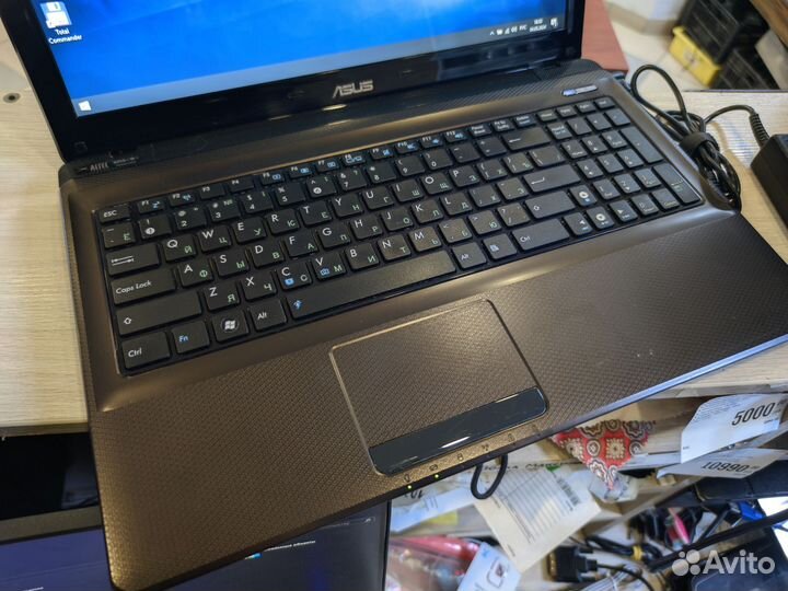 Ноутбук Asus (3 ядра/4 гига/320 жесткий)