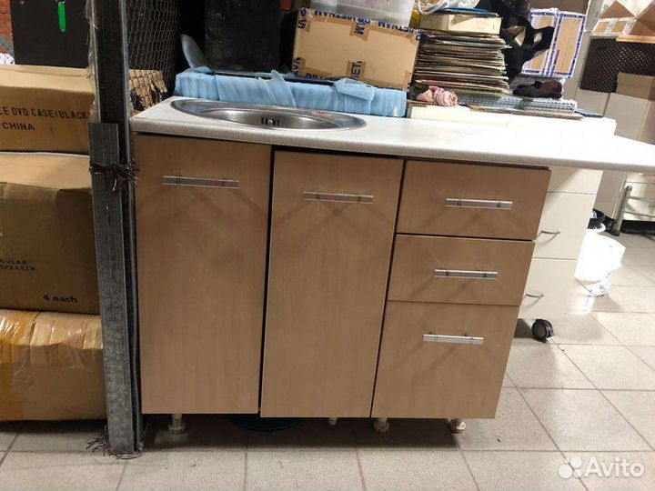 Раковина с тумбой и столешницей для кухни