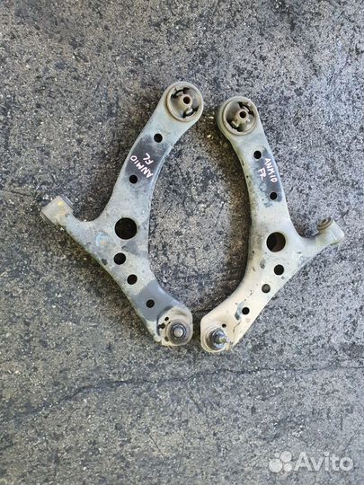 Рычаг низ перед право c Toyota Isis ANM10W 1AZ-FSE