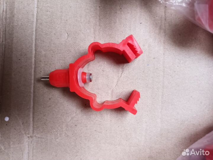 Ниппельная поилка для кур (цеплят)