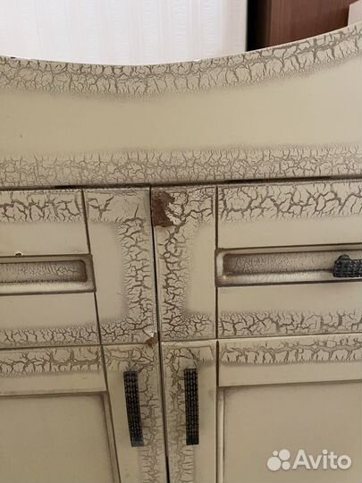 Раковина с тумбой и зеркалом