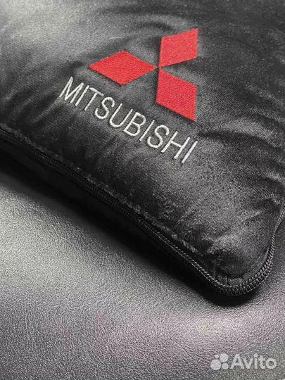 Подушка плед Mitsubishi в машину