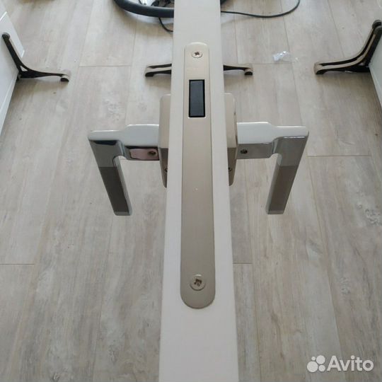 Монтаж межкомнатных дверей