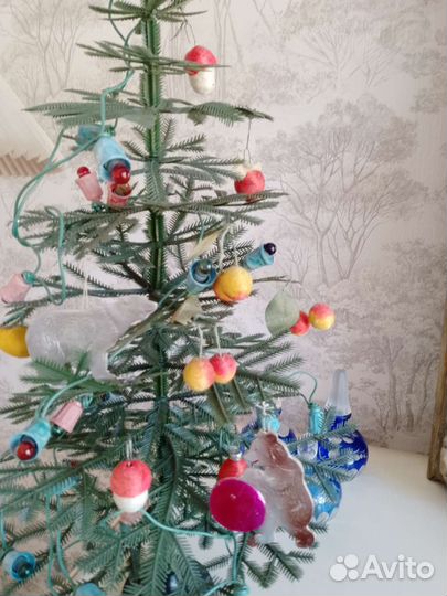 Елка искусственная с гирляндой и игрушками