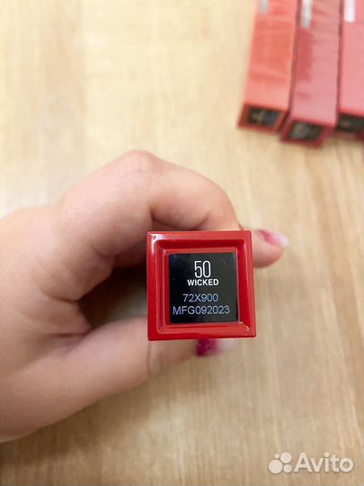 Maybelline Vinyl Ink жидкая глянцевая помада