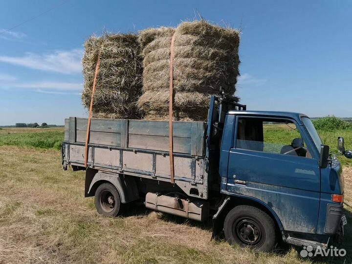 Сено в рулонах