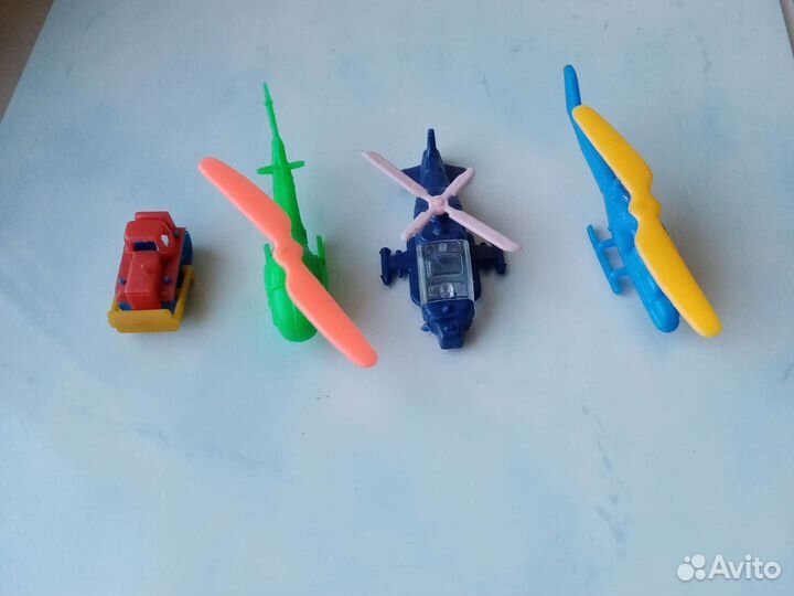 Набор из вертолётов и машинки
