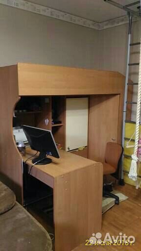 Детский уголок с кроватью, столом и шкафчиками