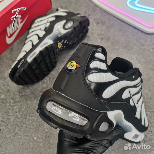 Кроссовки Nike Air Max Plus Tn Black White