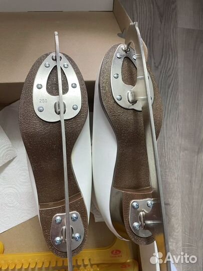 Коньки фигурные