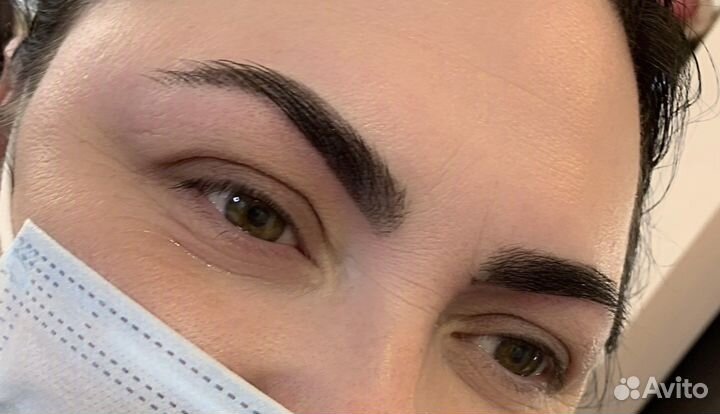 Окрашивание бровей и коррекция бровей воском