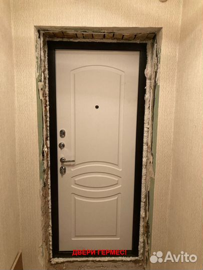Толстая входная дверь с отличной шумоизоляцией