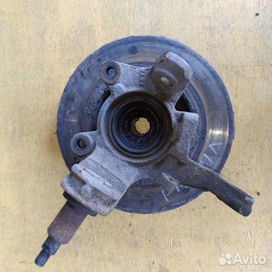 Кулак поворотный передний правый Nissan Primera