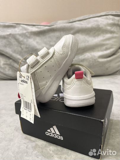 Кроссовки adidas для девочки