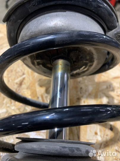 Стойка подвески передняя левая Bmw 3 E90 седан