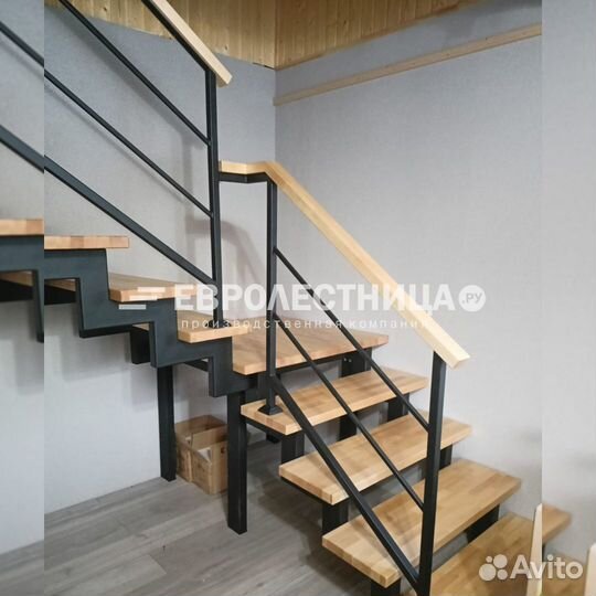 Лестница на металлокаркасе