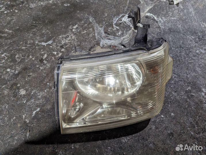 Фара Mitsubishi EK Wagon H81W 3G83 Лев. Перед