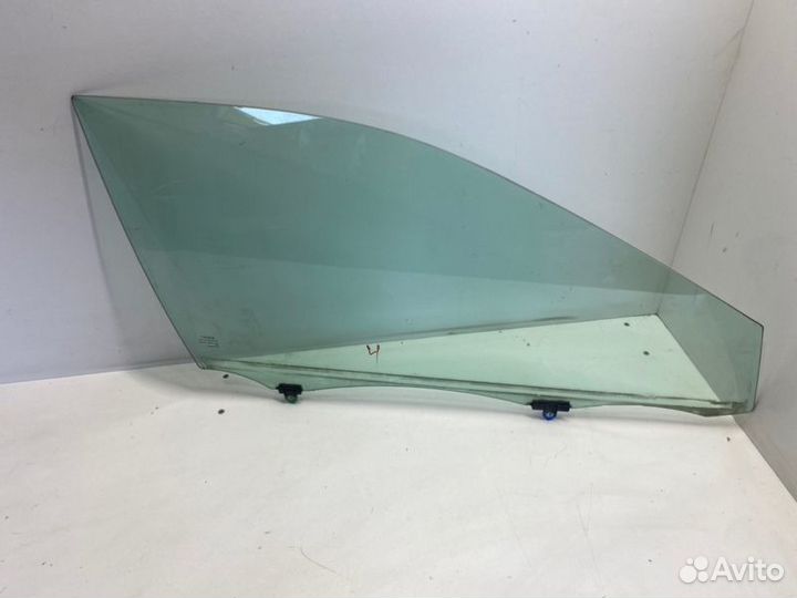 Стекло двери опускное переднее правое Toyota Camry