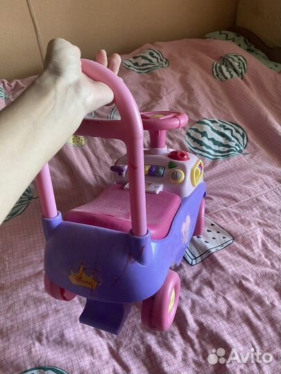 Машинка-каталка музыкальная