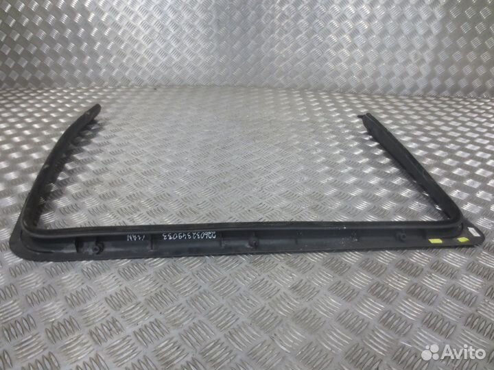 Накладка стекла двери правая MAN 81626300056