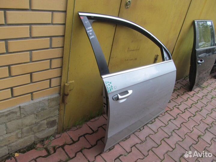 Дверь передняя правая Volkswagen Passat B7 2011