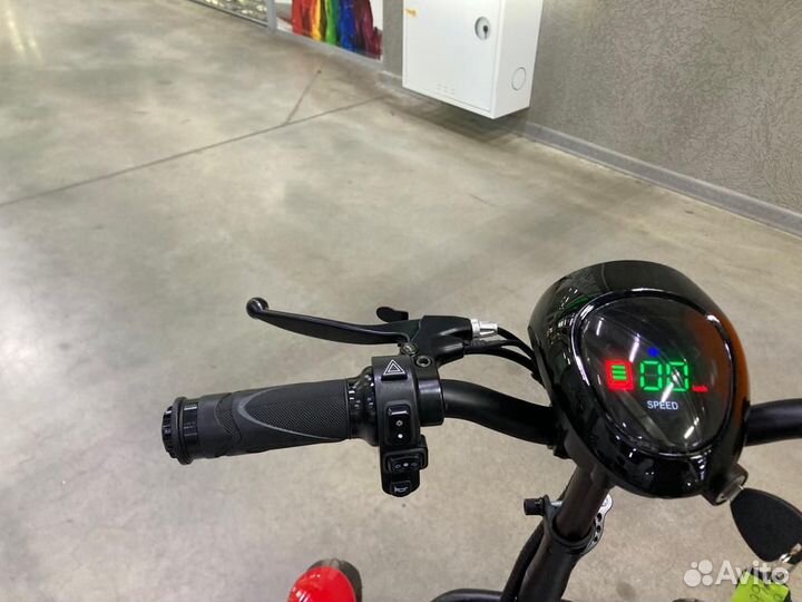 Скутер трицикл электрический Кольт 815