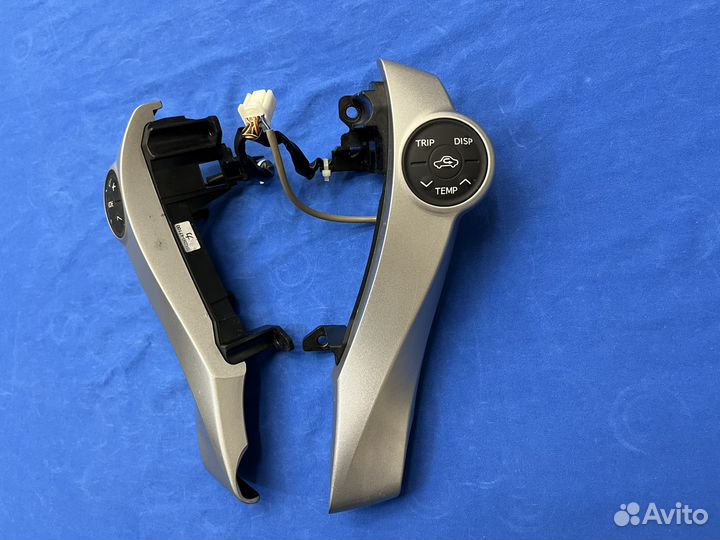 Кнопки мультируля Toyota Prius 30 Aqua