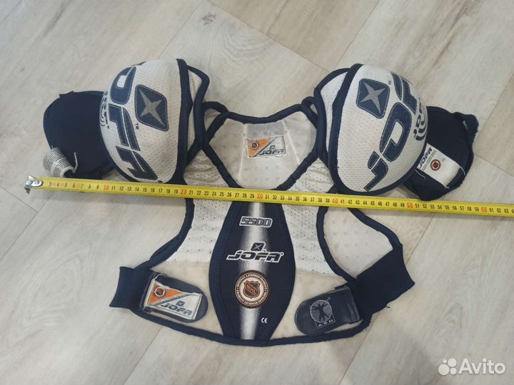 Коньки хоккейные, нагрудник