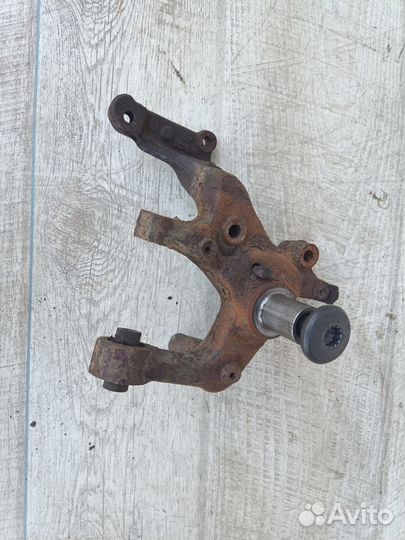 Кулак задний левый Octavia A5 Superb Jetta Golf