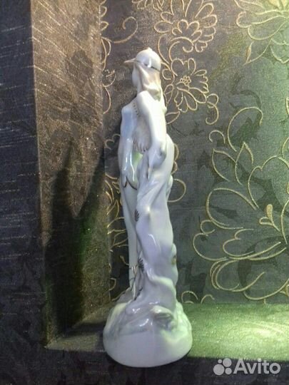 Фарфоровая статуэтка 