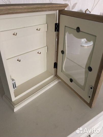 Ключница из дерева на стену, хранение украшений