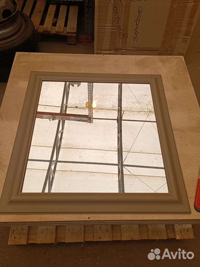 Зеркало настенное в раме. Новое. Размер 80/80