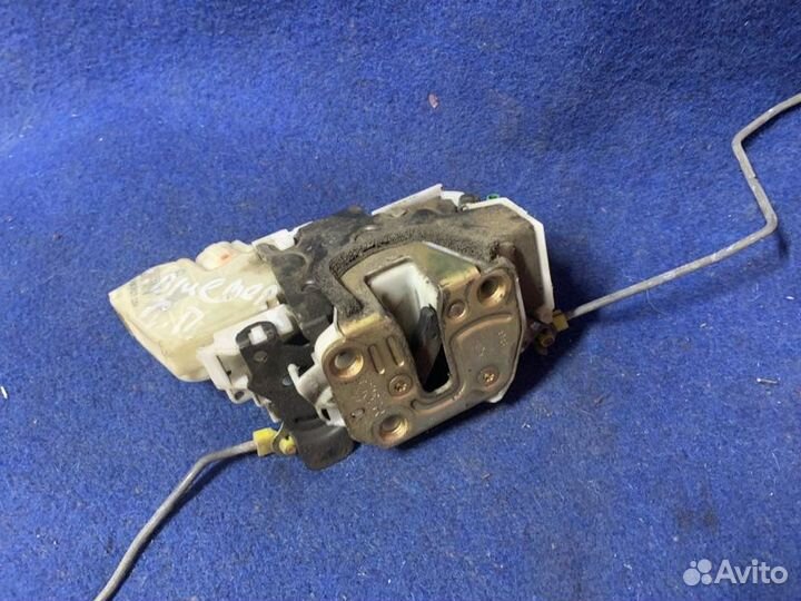 Замок боковой двери передний правый Nissan