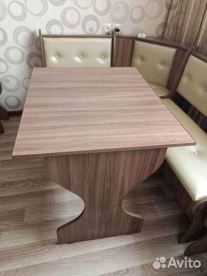 Стол обеденный