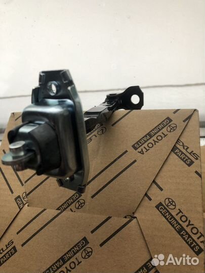 Ограничитель двери передний Тойота Камри 40