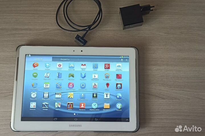Планшеты iPad 1 и Samsung galaxy Tab2