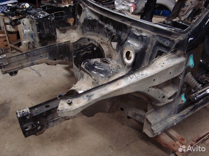 Четверть кузова передняя левая W204 M271